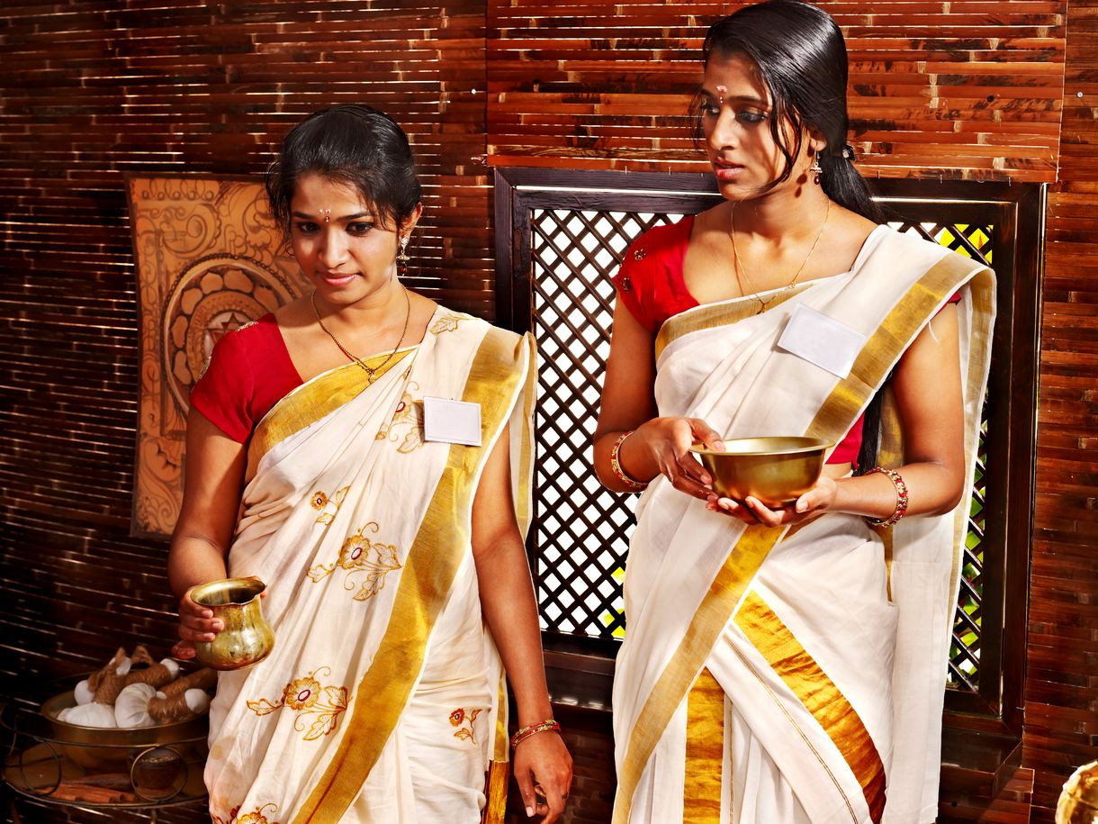 Donne indiane trattamento ayurvedico
