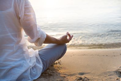 Yoga sulla spiaggia